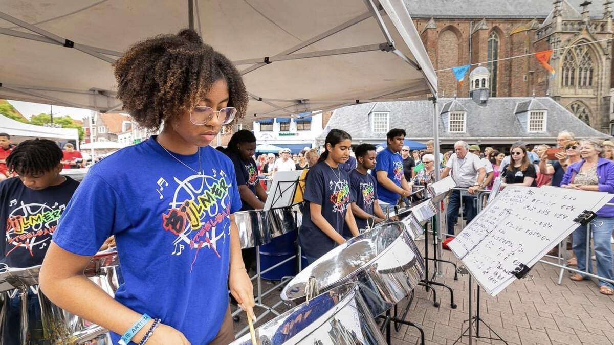 Uitmarkt Schagen voor het eerst van Markt tot aan de Loet. ,,We